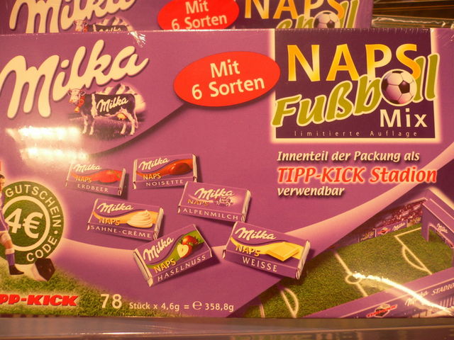 die schnsten halbzeitpausen sind lila lila fussball schokolade werbung wm2006 supermarkt stadion 