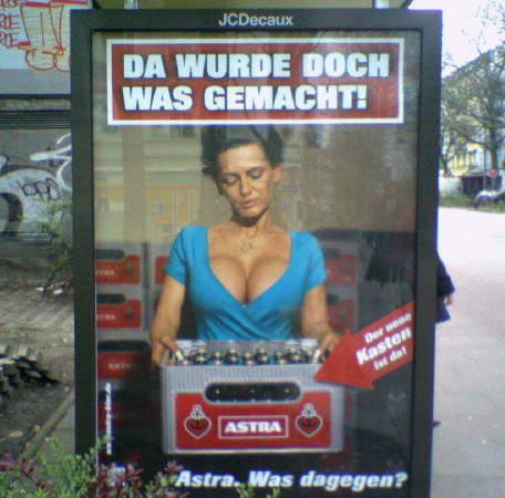 6765-bier-plakat-titten-werbung-br%C3%BCste-busen-astra-hamburg-bla.jpg