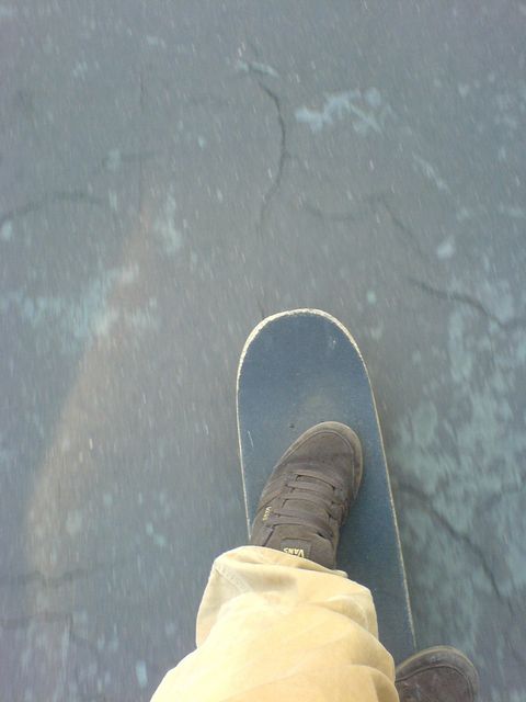 mongo-foot fuss skateboard 