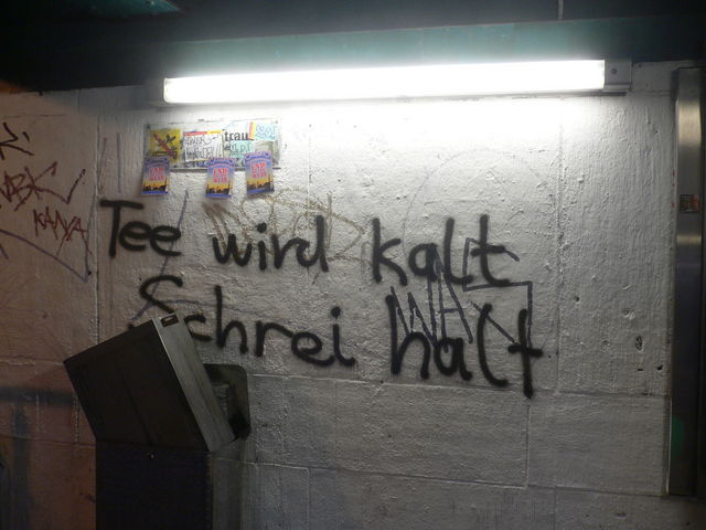 abwarten und tee trinken grafitti tee berlin schrei 