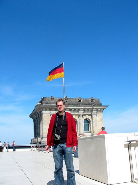 Deutsch. reichstag flagge sarlac berlin dach 