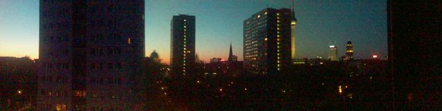 ber-die-Spree-hinweg-Blick haus nacht panorama stadt alex fernsehturm berlin hochhaus 