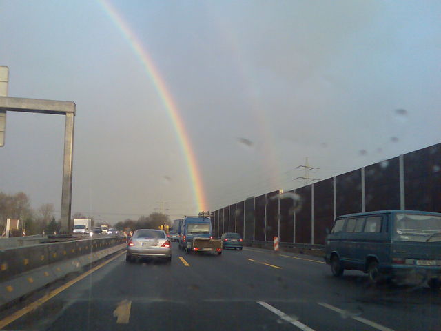 Regenbogen auto autobahn gay kln regen regenbogen gold a3 