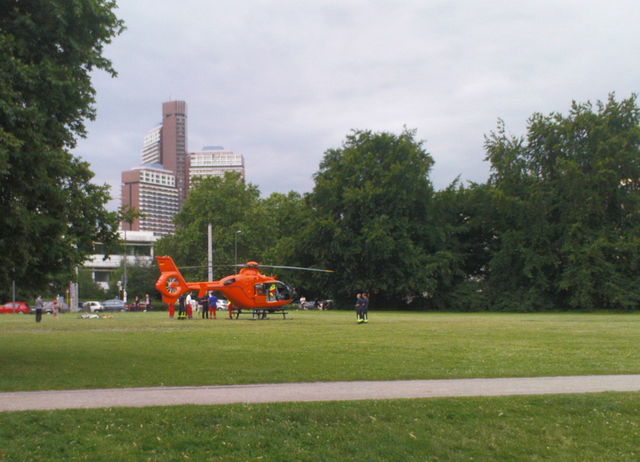 dies ist eine bung rettungsdienst uebung uniwiese feuerwehr rettung helikopter 