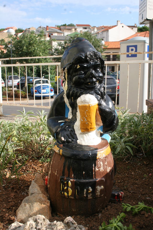 deutsch auf kroatisch krk bier gartenzwerg zwerg kroatien 